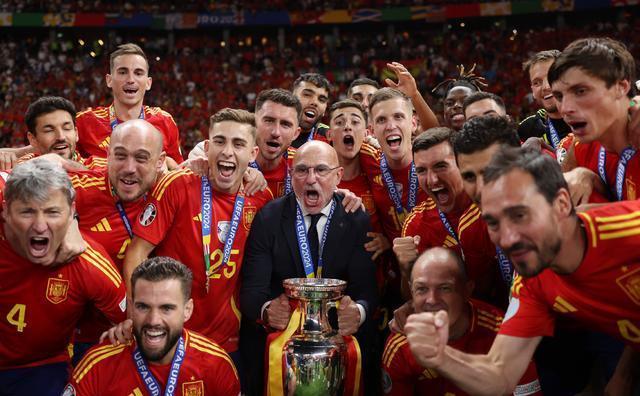 半岛体育APP-西班牙队夺得美洲杯冠军,庆祝活动持续进行了几天